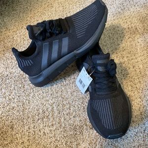 NWT Black on black Adidas Swift Run